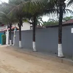 CASA 2 DORM em CONDOMINIO 250 Mts PRAIA MARANDUBA Com CHURRASQUEIRA 02 Vagas Garagem com Wifi Gratis